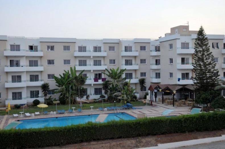 Debbiexenia Hotel Apartments Paralimni Exterior photo