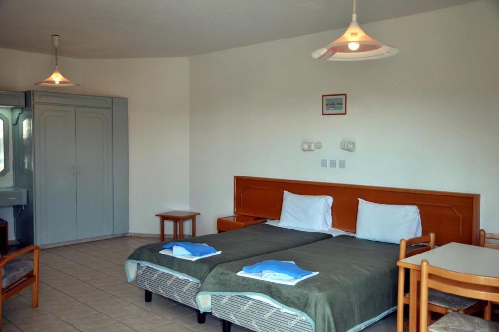 Debbiexenia Hotel Apartments Paralimni Room photo