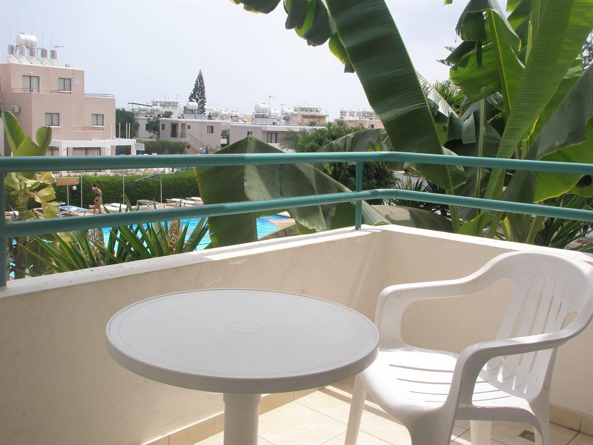 Debbiexenia Hotel Apartments Paralimni Exterior photo